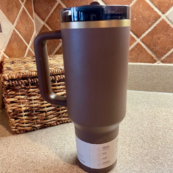 ----------SOLD -------No longer available
Espresso Gold STANLEY 40 oz. Protour - Picture 2 of 6